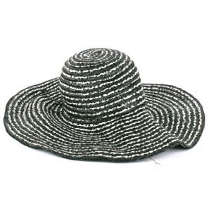 Lovely Gigantic Sun Hat By Laundry Shelli Segal